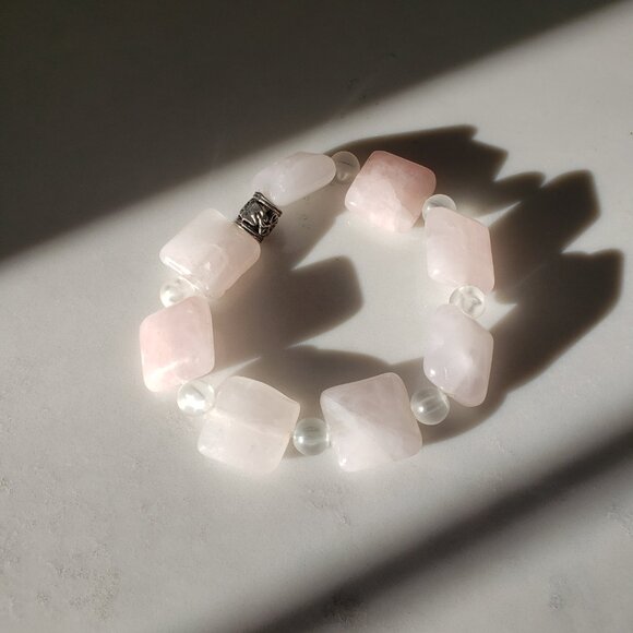 Pink and white elastic beaded bracelet - Picture 1 of 6